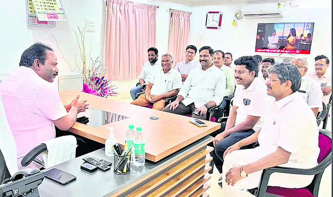 పుష్పాలంకరణలో పైడితల్లి1