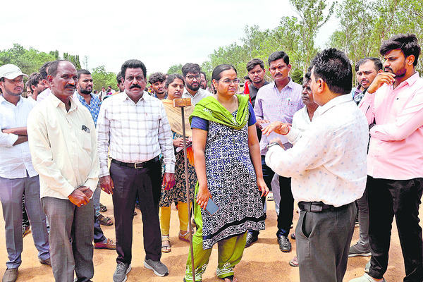 అభివృద్ధి, సంక్షేమ పథకాలను ప్రజల్లోకి తీసుకెళ్లాలి2
