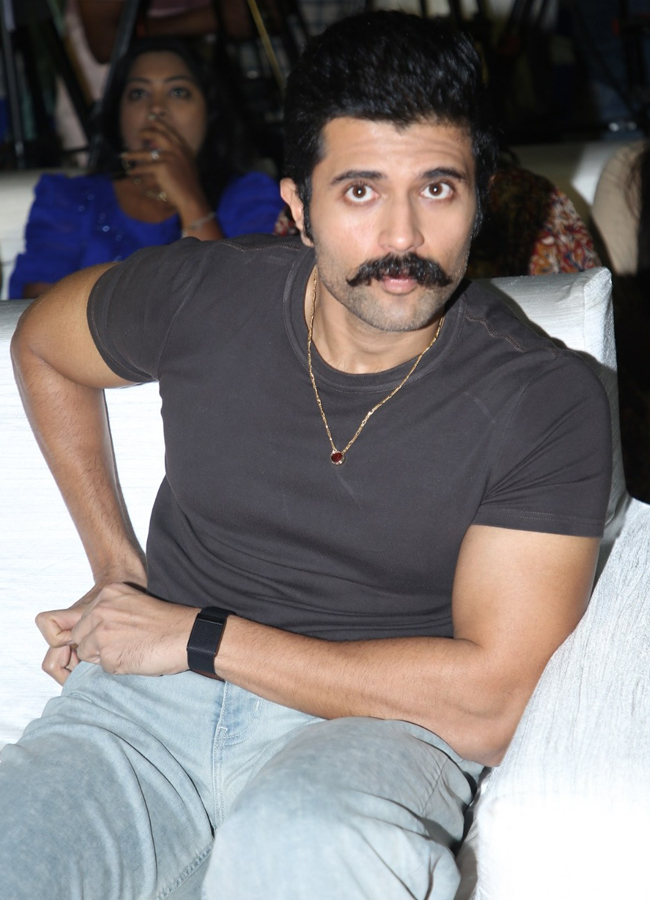 vijay devarakondas kingdom pressmeet photos2