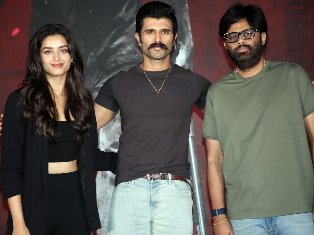 vijay devarakondas kingdom pressmeet photos11