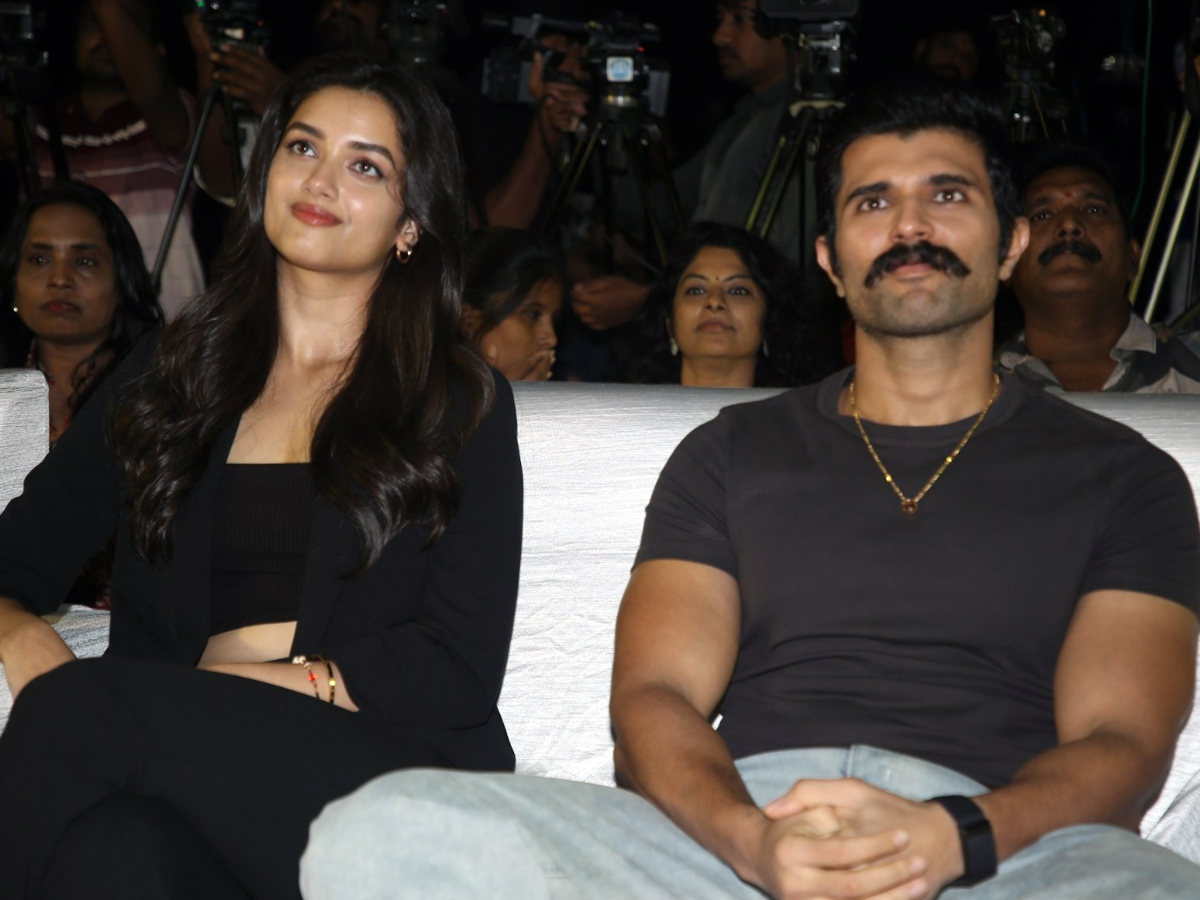 vijay devarakondas kingdom pressmeet photos3