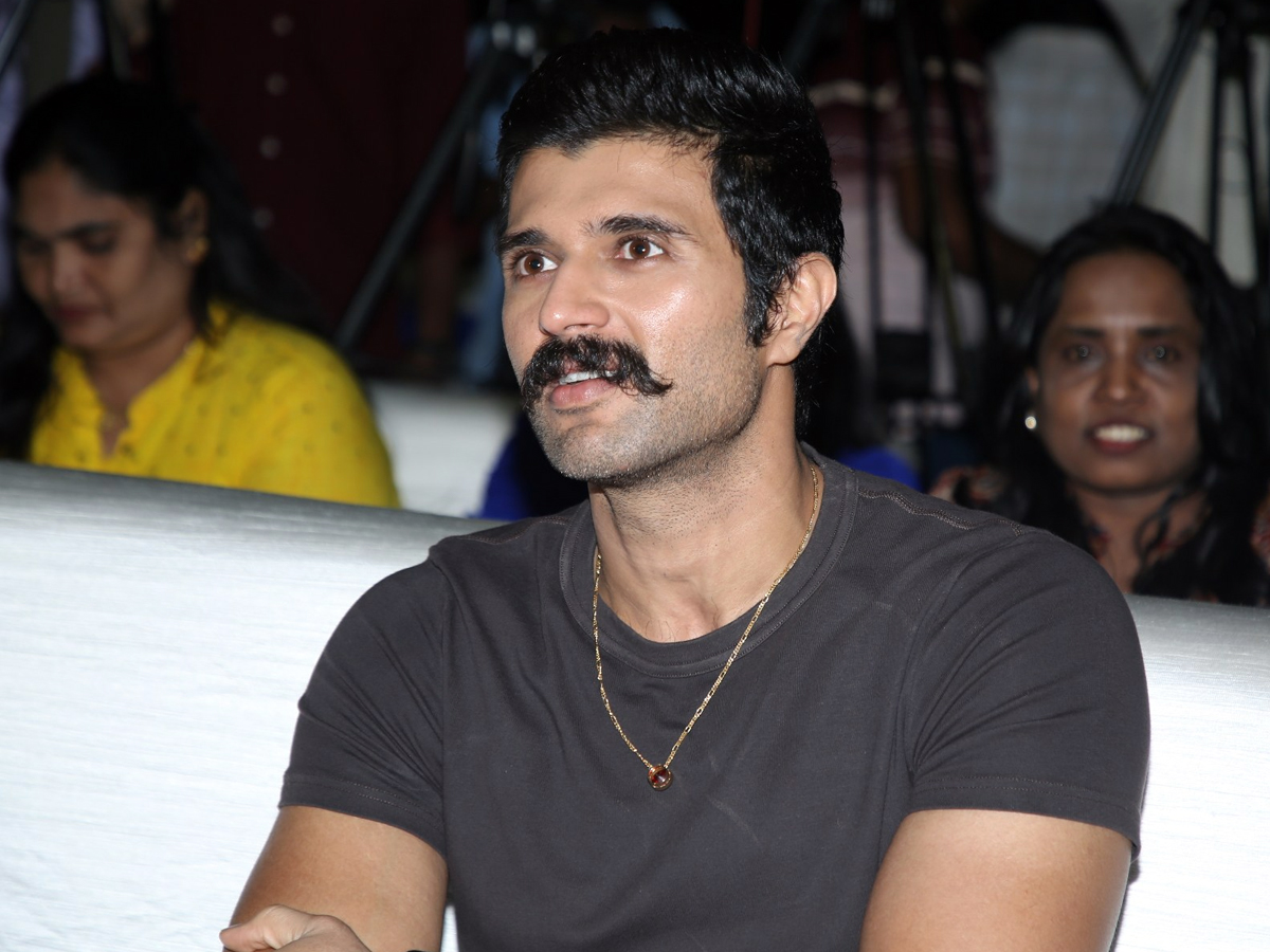 vijay devarakondas kingdom pressmeet photos4