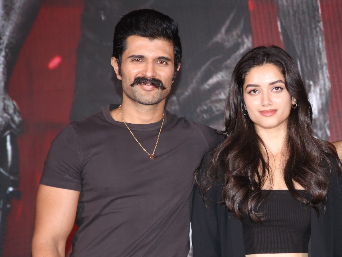 vijay devarakondas kingdom pressmeet photos9