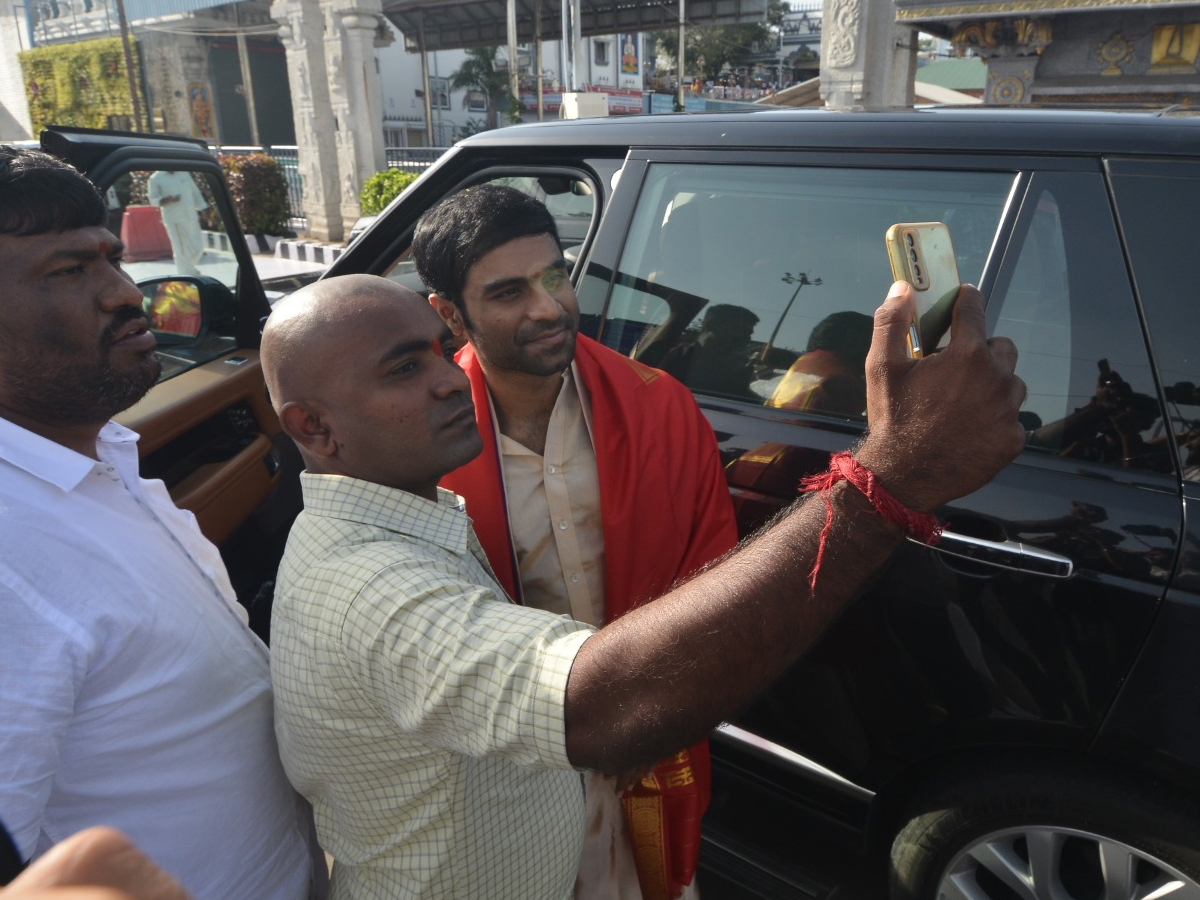'Junior' movie hero Kireeti in Tirumala Srivari Seva (Photos)8