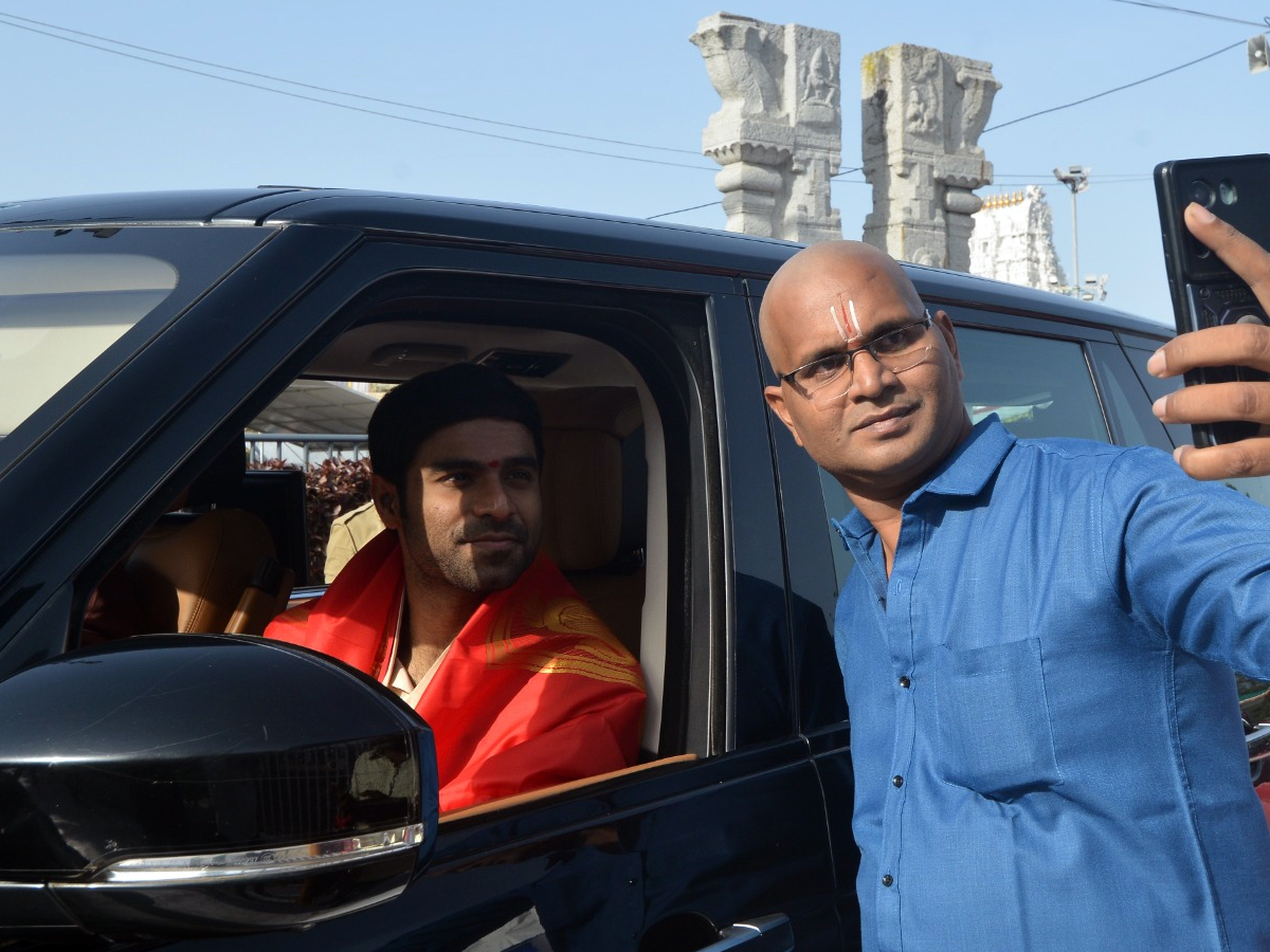 'Junior' movie hero Kireeti in Tirumala Srivari Seva (Photos)9