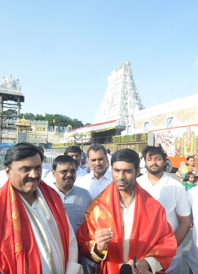 'Junior' movie hero Kireeti in Tirumala Srivari Seva (Photos)4