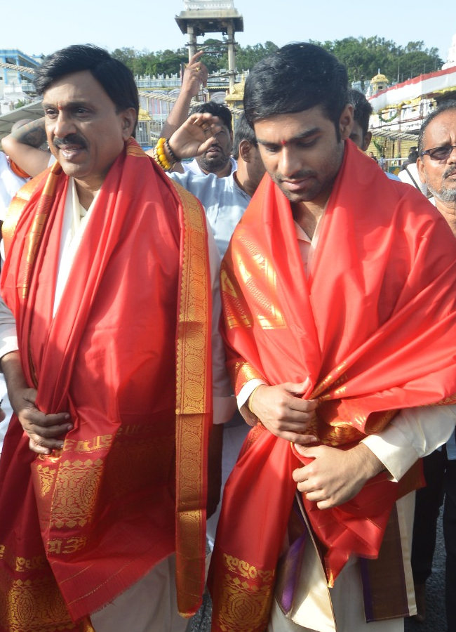 'Junior' movie hero Kireeti in Tirumala Srivari Seva (Photos)5