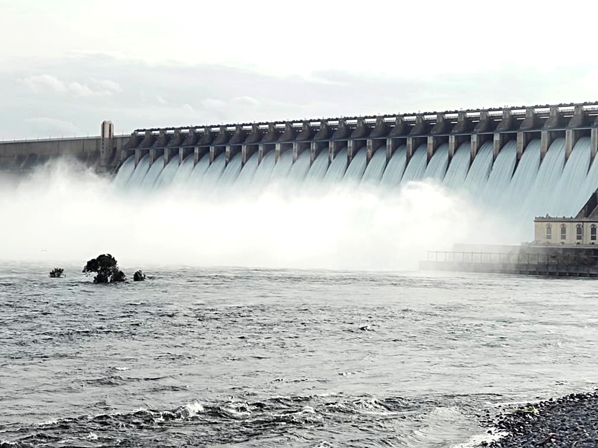 Nagarjuna Sagar Dam Gates Open 2025 Photos8