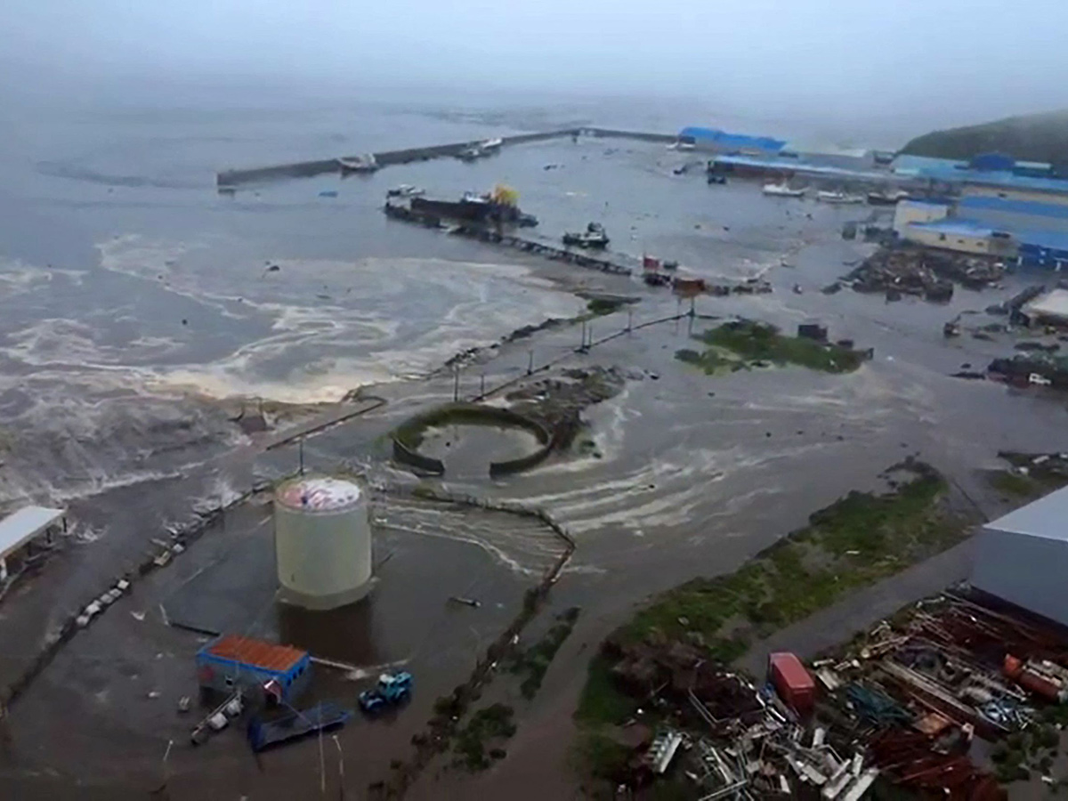 Tsunami hits coast of Japan after massive Russia earthquake26