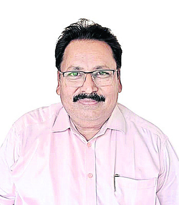 సంపన్నులను వదిలి.. చిరుద్యోగుల వెంట! 2