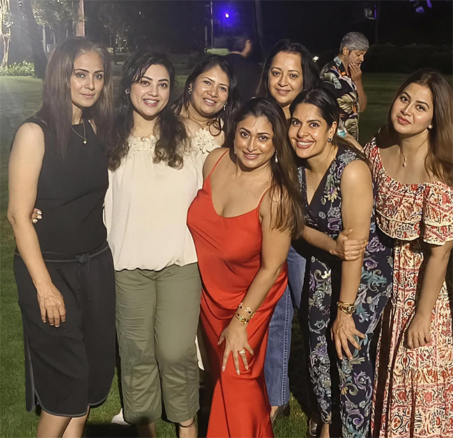 90s Stars Reunite in Style: A Joyful Celebration in Goa20