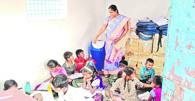 రెంటు బడి.. ‘వంట’బడి! 4