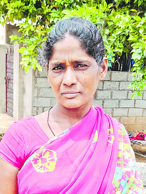 వసతులు లేక ఇబ్బంది పడుతున్నాం 1