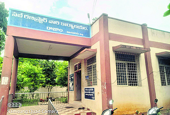 పత్రానికో రూటు.. సంతకానికో రేటు! 1