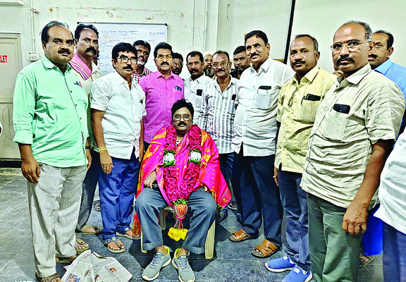 జగన్ నాయకత్వానికి ఎన్ఆర్ఐల అండ: ఆలూరి 1