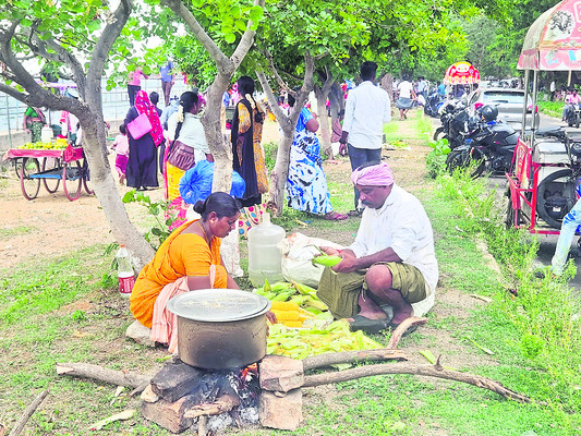 సాగర్లో పర్యాటకుల సందడి2