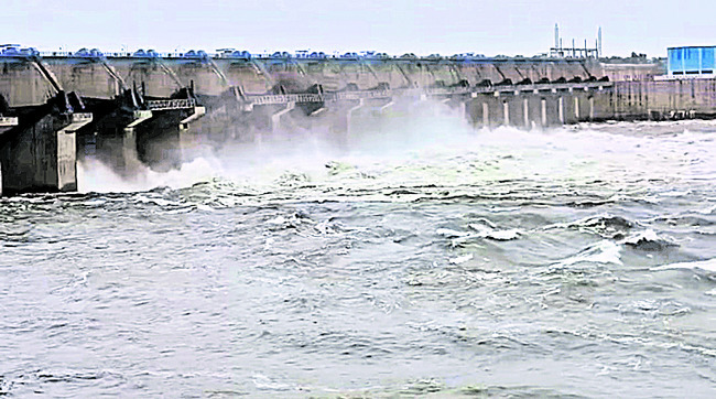 ● కృష్ణమ్మ పరవళ్లు 1