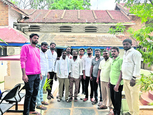 వైఎస్సార్సీపీ నేతల అరెస్ట్ 1