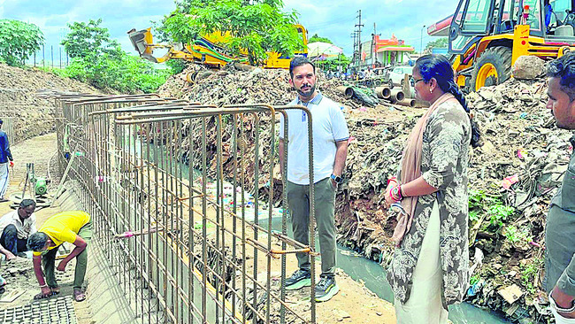 భాండాగారం చిత్రాల  విడుదలపై ఆగ్రహం 1