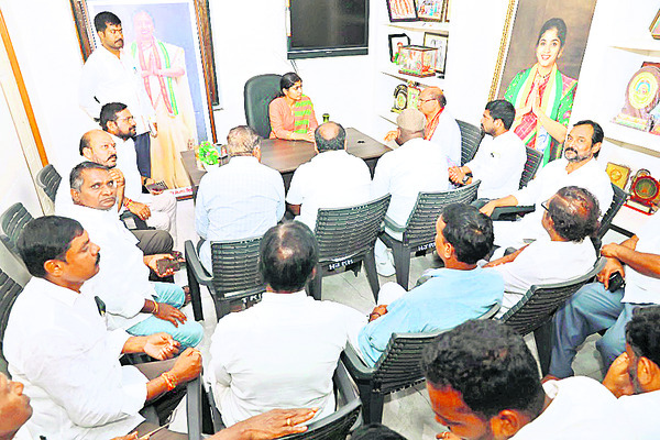 సత్వరమే సమస్యలు పరిష్కరించాలి2