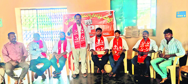 విద్యుత్ స్మార్ట్ మీటర్లు బిగిస్తే పగులగొడతాం 1