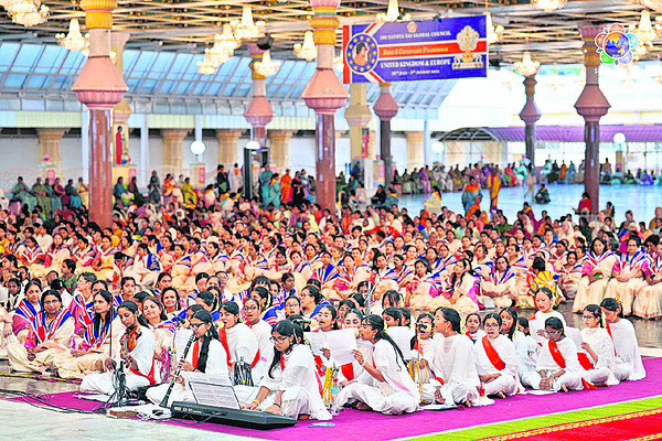 అసత్యాలు ప్రచారం చేస్తే కఠిన చర్యలు: ఎస్పీ రత్న 1
