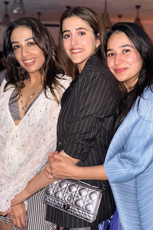 Actress Kriti Sanon Birthday Celebrations Photos15
