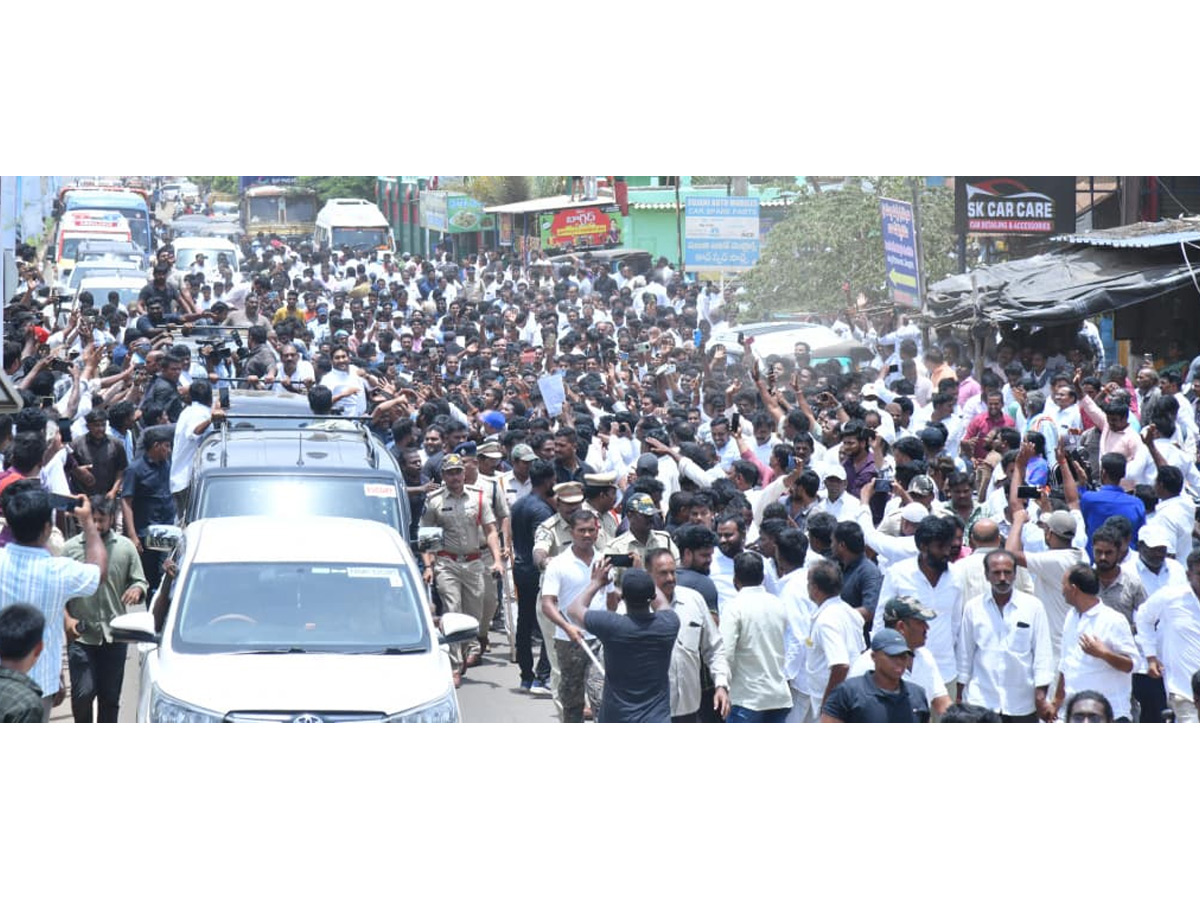 Huge Crowd At YS Jagan Nellore Tour Photos2