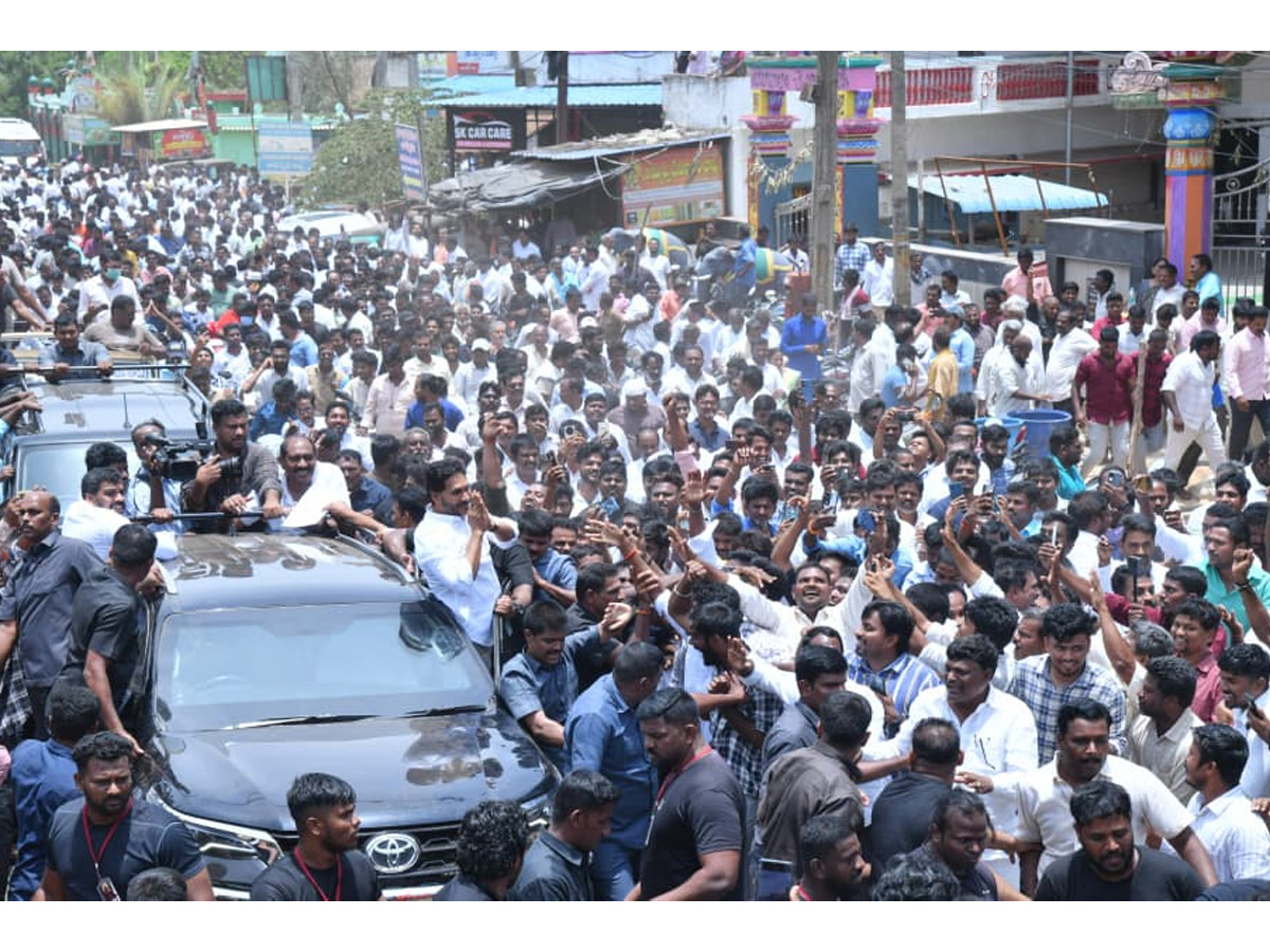 Huge Crowd At YS Jagan Nellore Tour Photos11