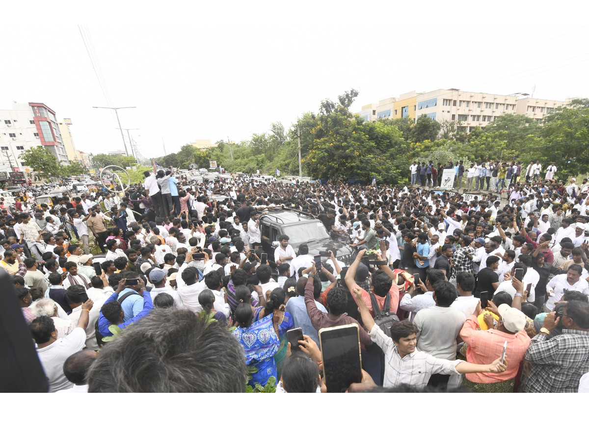 Huge Crowd At YS Jagan Nellore Tour Photos12
