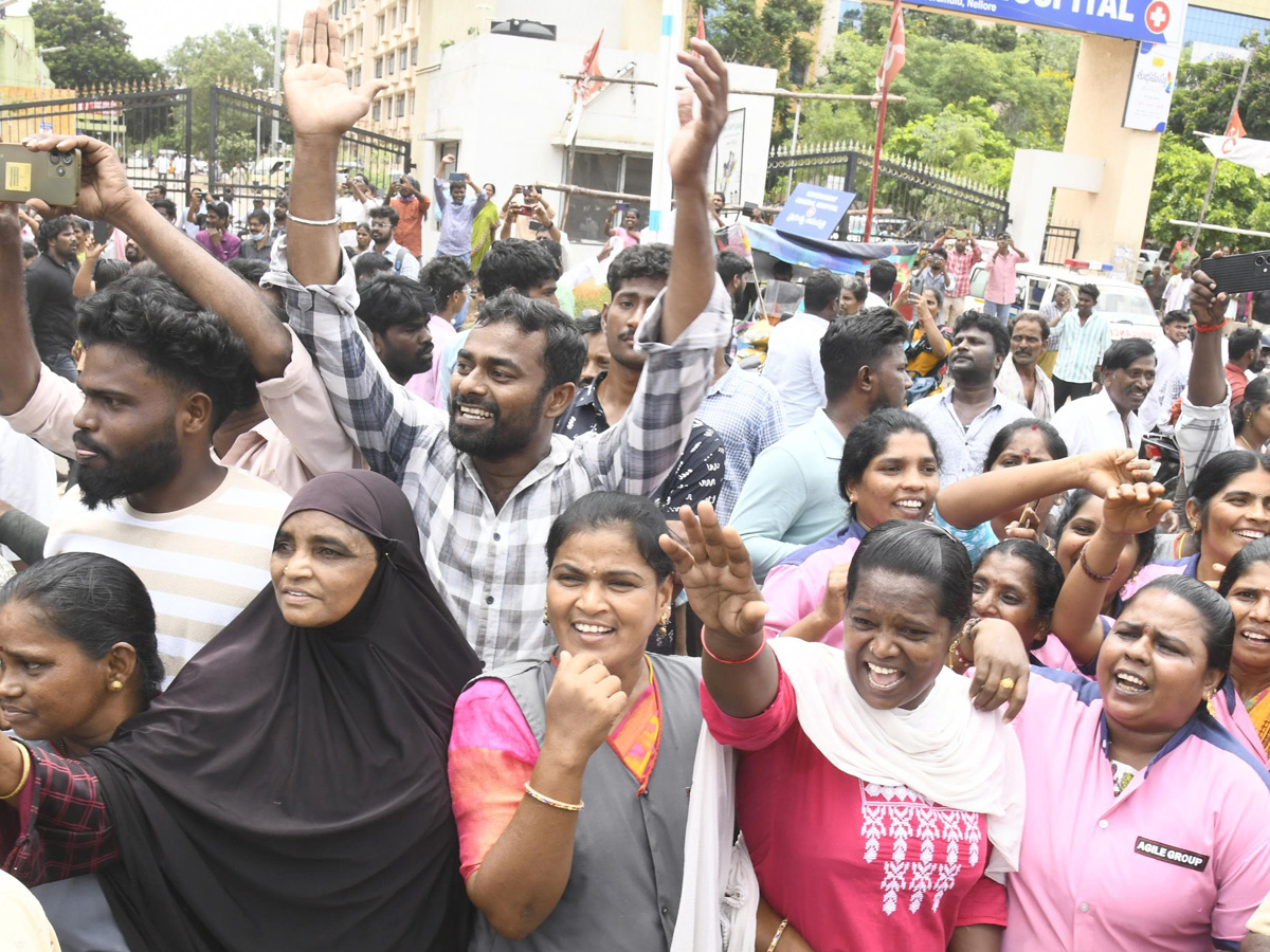 Huge Crowd At YS Jagan Nellore Tour Photos13
