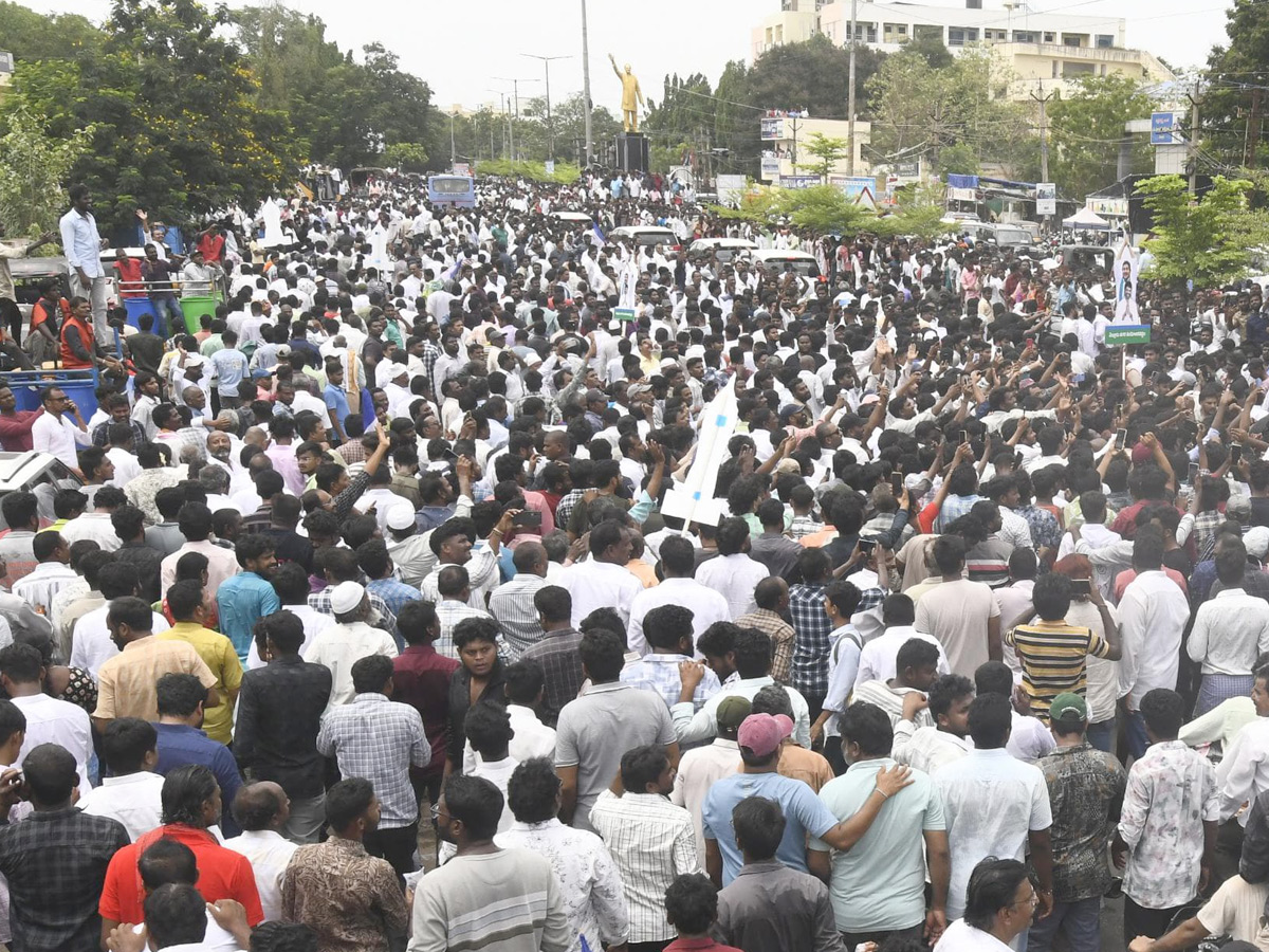 Huge Crowd At YS Jagan Nellore Tour Photos3