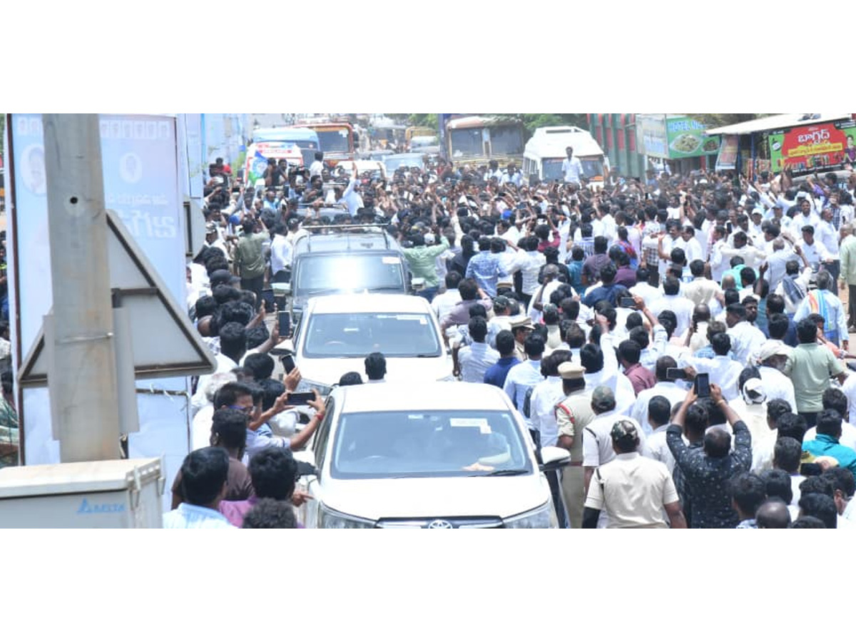 Huge Crowd At YS Jagan Nellore Tour Photos4