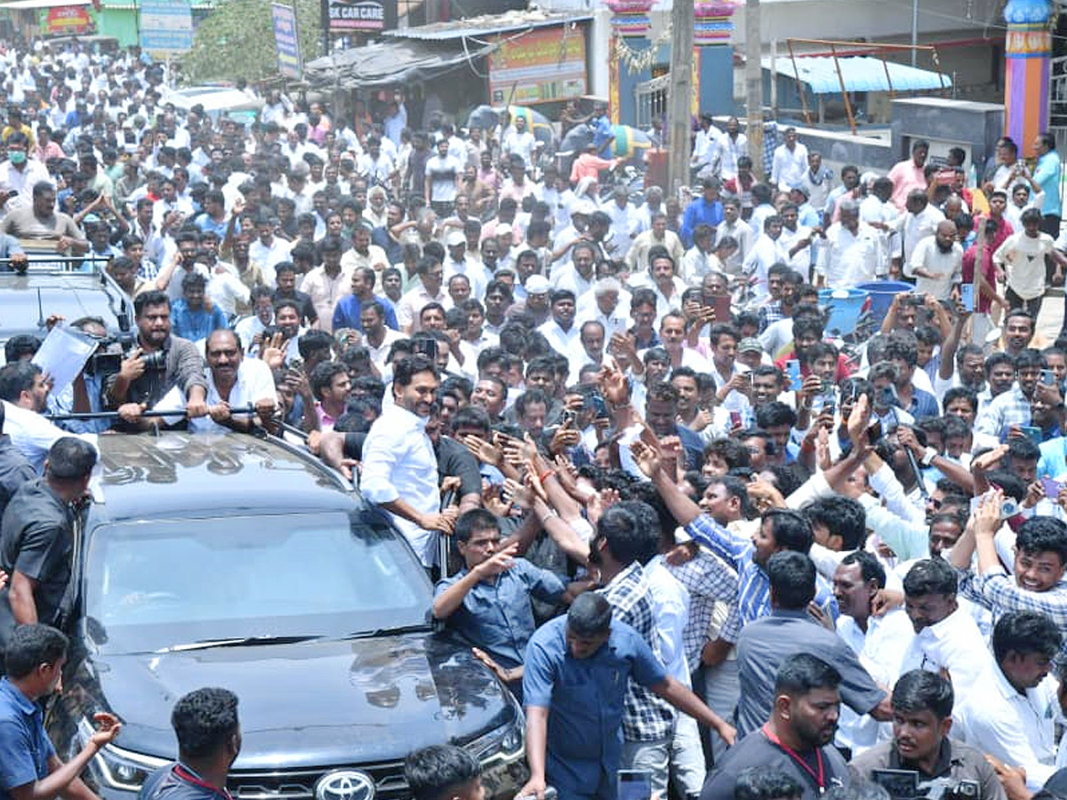 Huge Crowd At YS Jagan Nellore Tour Photos5