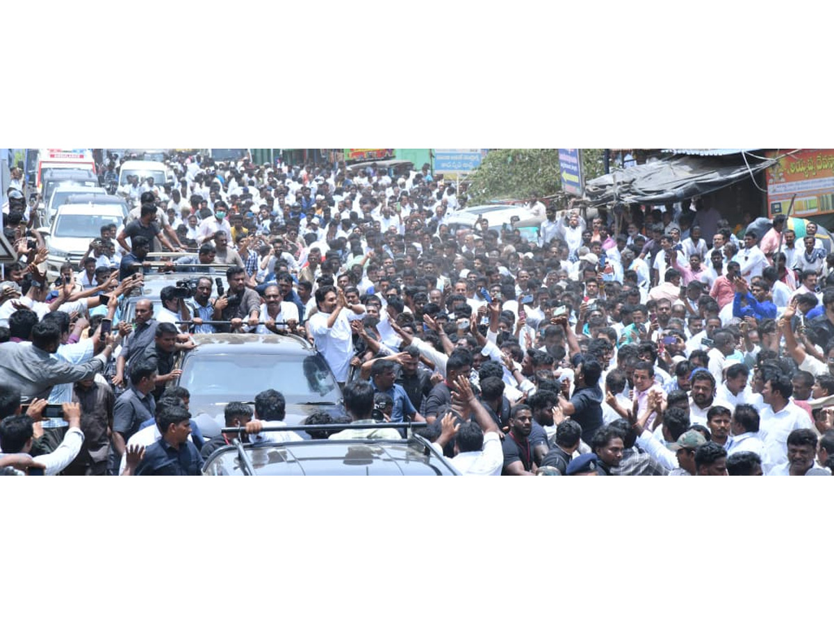 Huge Crowd At YS Jagan Nellore Tour Photos6