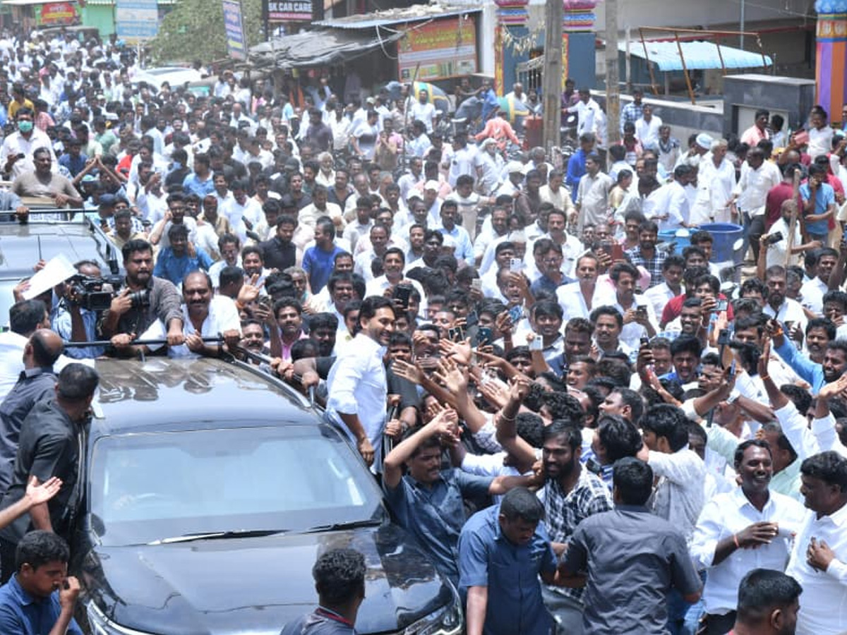 Huge Crowd At YS Jagan Nellore Tour Photos7