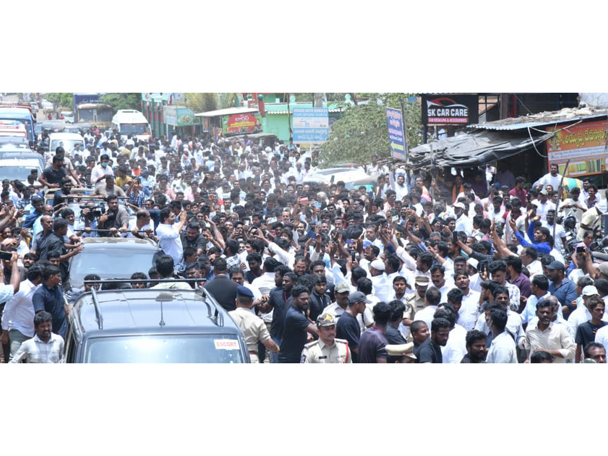 Huge Crowd At YS Jagan Nellore Tour Photos8
