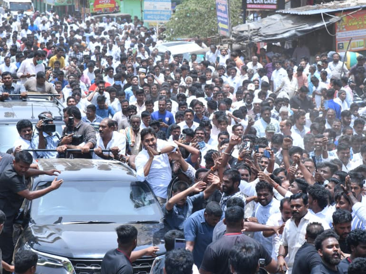 Huge Crowd At YS Jagan Nellore Tour Photos9