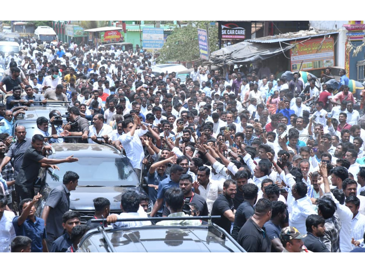 Huge Crowd At YS Jagan Nellore Tour Photos10