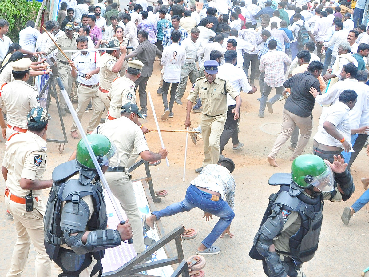 Nellore Police Over Action At YS Jagan Nellore Tour Photos7