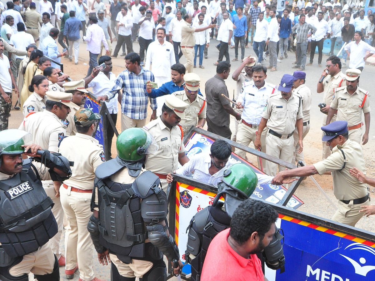 Nellore Police Over Action At YS Jagan Nellore Tour Photos8