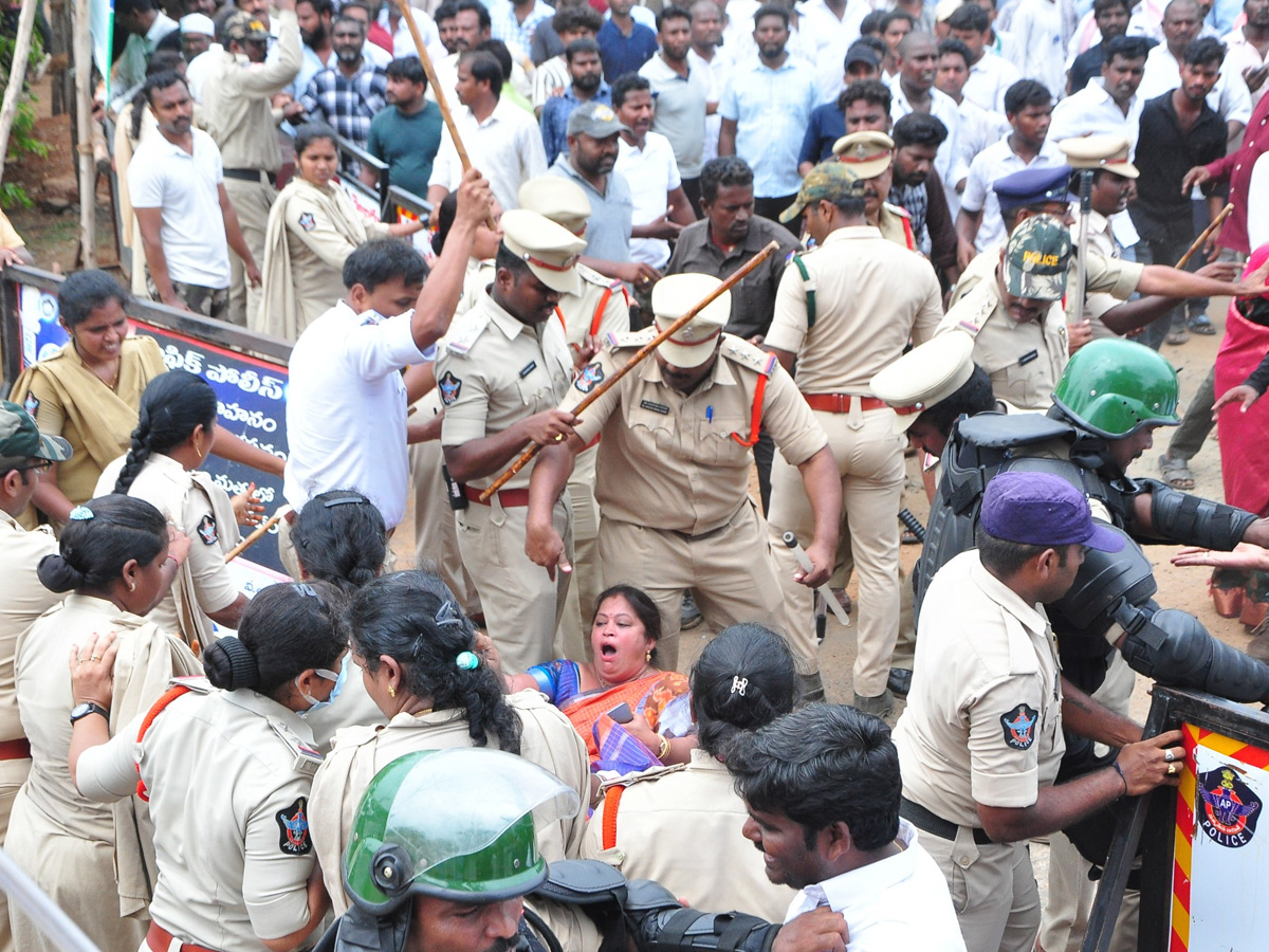 Nellore Police Over Action At YS Jagan Nellore Tour Photos9