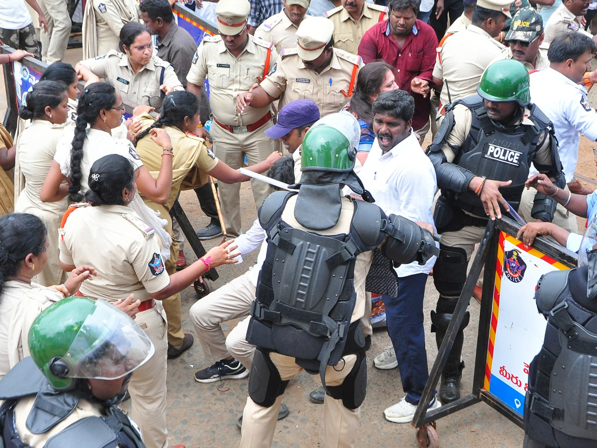 Nellore Police Over Action At YS Jagan Nellore Tour Photos10