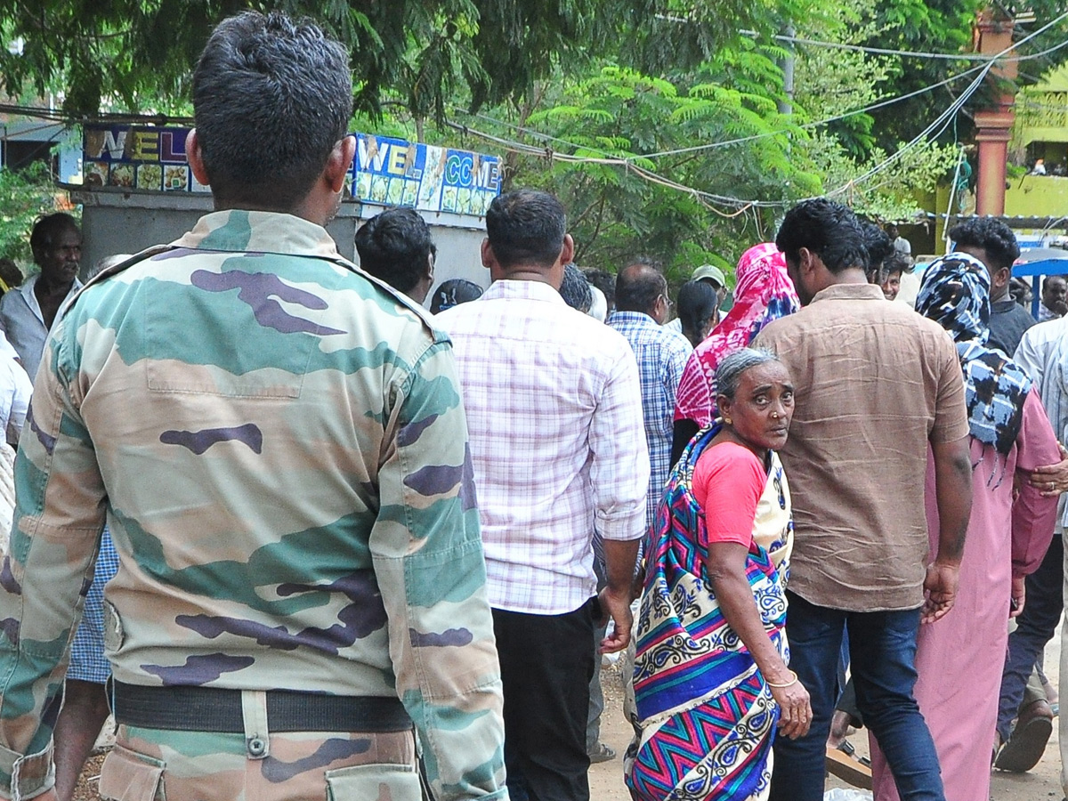 Nellore Police Over Action At YS Jagan Nellore Tour Photos14
