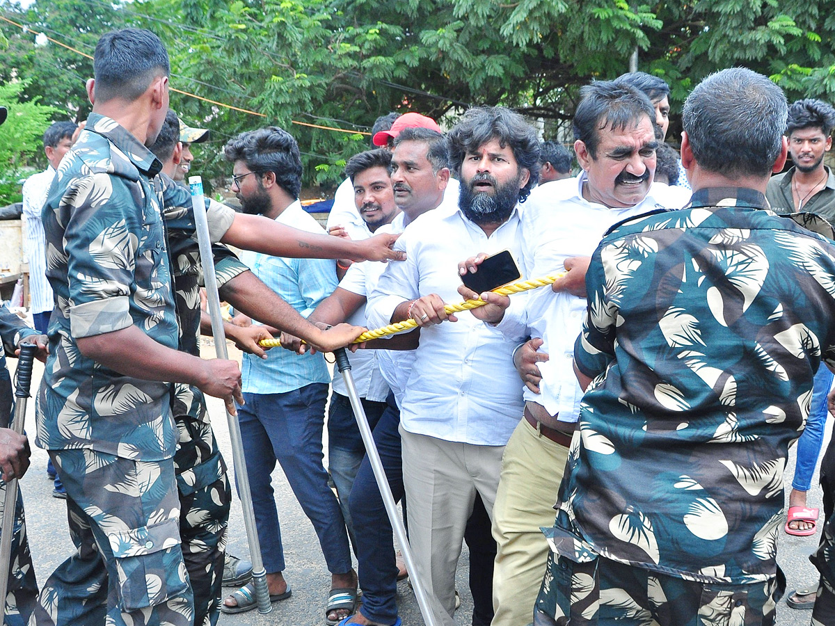 Nellore Police Over Action At YS Jagan Nellore Tour Photos15