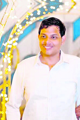 గొయ్యిని తప్పించబోయి.. మృత్యు ఒడికి..1