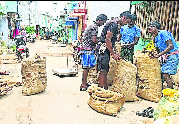 జీడి రైతు గగ్గోలు1