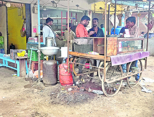 అడిగినంత ఇచ్చుకో.. అక్రమంగా వాడుకో..1