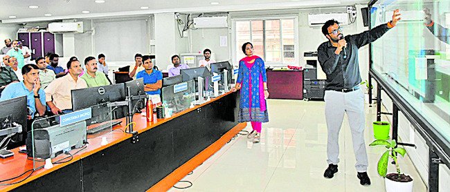 ఒరిగిన అమరేశ్వరాలయ రాజగోపురం తలుపు
1