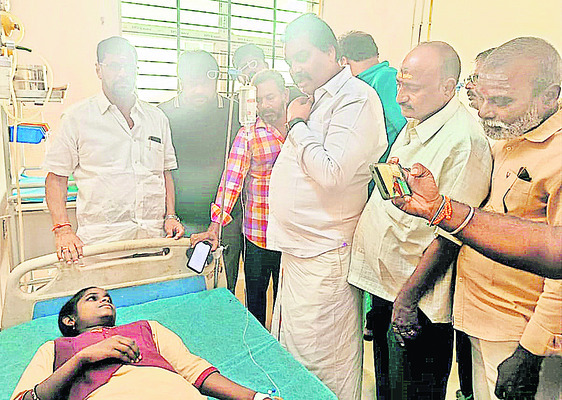పేద విద్యార్థుల ఆరోగ్యం గాల్లో దీపం
2